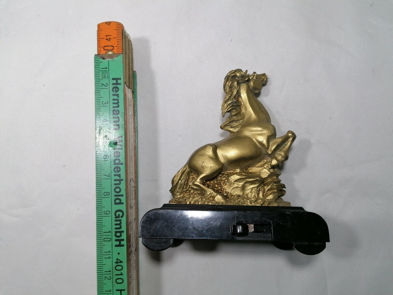 Tischfeuerzeug Pferde in Gold Farbe (2)