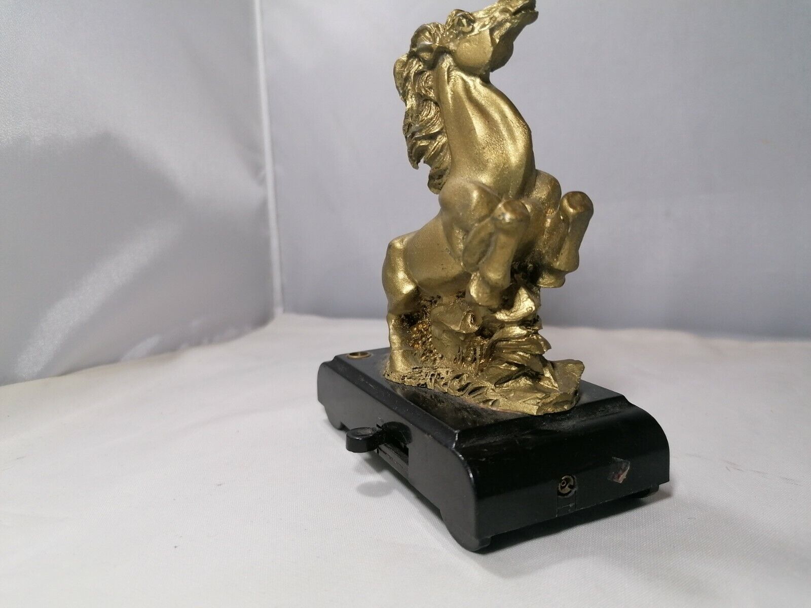 Tischfeuerzeug Pferde in Gold Farbe (4)