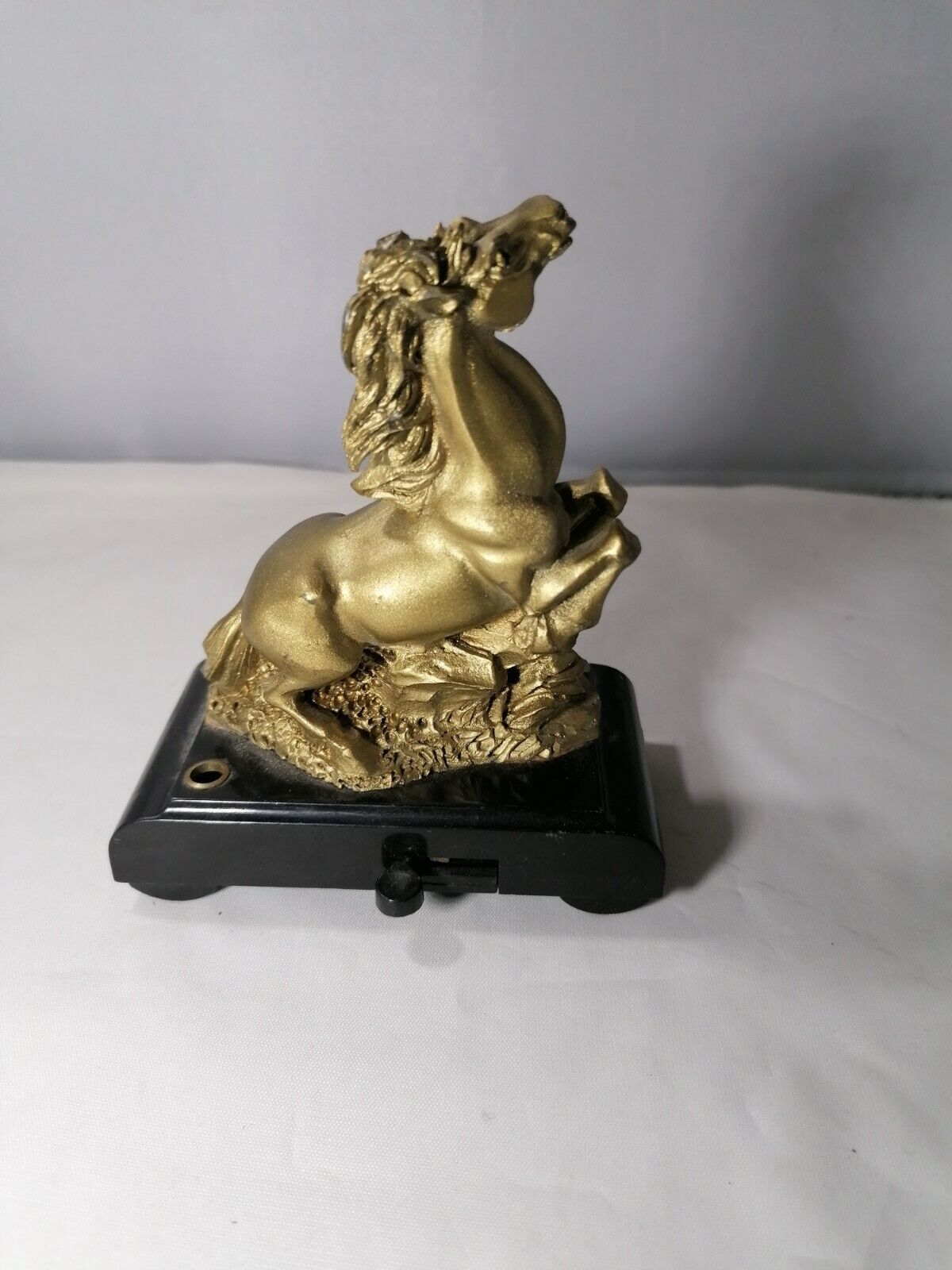 Tischfeuerzeug Pferde in Gold Farbe (5)